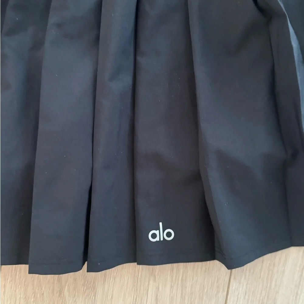 Alo Women’s Black Pleated Active Skort Varsity